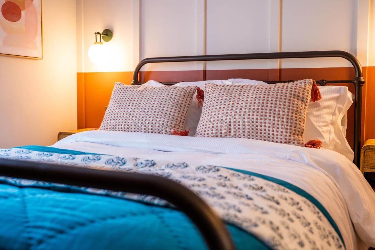 The Sheep And Penguin Hotell Wells Exteriör bild